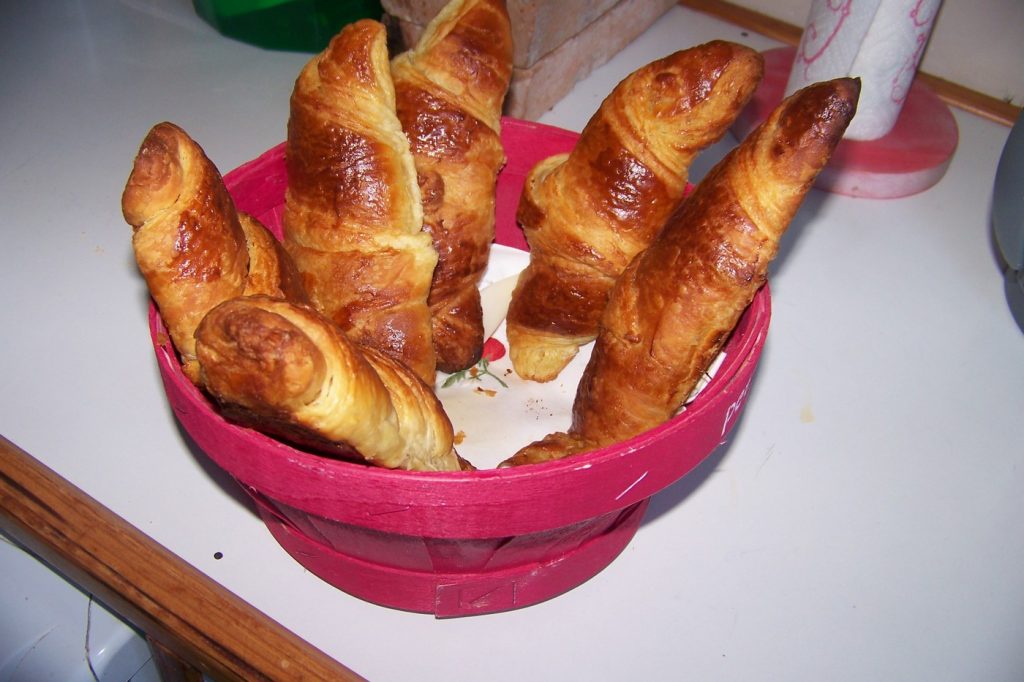 Faire cuire des croissants dans un four à pain
